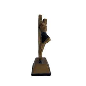 Trofeo de portero de fútbol de resina WeiVista, fabricante de estatuas de premio de jugador de fútbol Save Pose de buceo para uso en clubes y torneos - Product Image 3