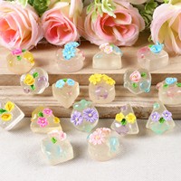 Luxe schattige 3D designer voedsel fruit anime cartoon cake hars bedels macaron bedels accessoires groothandel