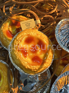 Modelo de Tarta de Huevo Glaseada con Correa Colgante de Cuero, Postre Recién Horneado Realista con Efecto Caramelizado, Ideal para Exhibición en Cafeterías y Bolsos de Coche - Product Image 5