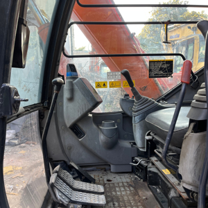 รถขุดตีนตะขาบฮิตาชิ ZX70 มือสอง 7 ตัน ตรวจสอบครบถ้วน ประสิทธิภาพสูง เหมาะสำหรับงานปรับปรุงเมืองและโครงการก่อสร้างขนาดเล็ก - Product Image 3