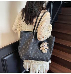 Sac à main imprimé tendance pour femme en cuir PU – Idéal pour les voyages, le shopping et le travail - Product Image 6