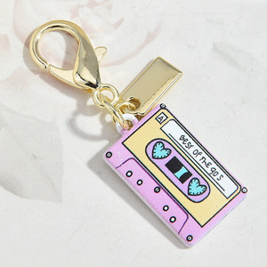 Porte-clés Rétro Y2K en forme de <span class=keywords><strong>cassette</strong></span> musicale, avec breloques pendentifs DIY en émail, ornées de strass, motifs mignons (cerise, ours, papillon, trèfle, nœud, animal) - Product Image 6