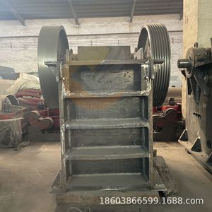 Concasseur à mâchoires pour l'extraction minière, pour le concassage de pierres de rivière et de basalte, avec moteur AC et longue durée de vie - Product Image 1