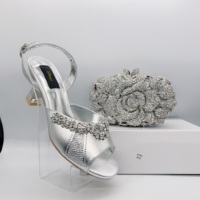 Ensemble de sandales à talons ouverts argentées et sac à main assorti orné de strass pour mariage, banquet et bal de promo - Vente en gros