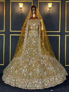Vente en gros : Nouvelle collection de lehenga de mariée en tulle de créateur, richement ornée de broderies Jarkan, pour femmes, disponible à la vente - Product Image 3