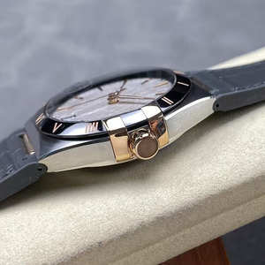 Reloj de Alta Gama para Hombre, Nuevo y Moderno, con Caja de Acero, Bisel de Cerámica Negra, Correa de Cuero Negra, Diseño Icónico de Garras, Fecha, Luminoso, Cristal de Zafiro - Product Image 4