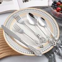 Ensemble de couverts vintage en acier inoxydable doré avec design en relief creux rétro royal, couteau, cuillère et fourchette pour mariage