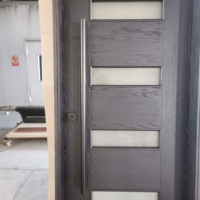 Porte d'entrée moderne en placage de chêne noir, surface finie coupe-vent, à pousser et à tirer, pour hôtels, appartements, villas
