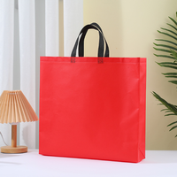 Sacs fourre-tout non tissés stratifiés pressés à chaud Sacs cadeaux publicitaires Sacs en plastique en gros Magasin de vêtements