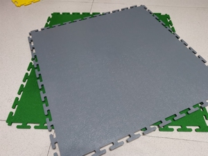 Baldosas de PVC Versátiles con Sistema de Bloqueo, Resistentes al Calor, Cómodas para Caminar, Ideales para el Hogar, la Oficina y la Cocina - Product Image 4