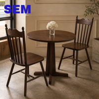 Ensemble table et chaises de style rétro SEM pour restaurant et café, usage commercial, restaurant occidental avec tables rondes/carrées en bois massif