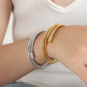 Bracelet multicouche en acier inoxydable plaqué or, chaîne serpent, bijoux fins et élégants pour femmes - Product Image 4