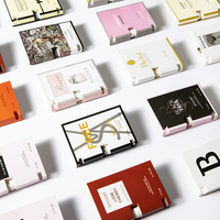 Tarjetas de papel de muestra de fábrica certificadas ISO de lujo para embalaje de perfume Logotipo personalizado Marcas Premium Papel de arte en relieve Forro de esponja