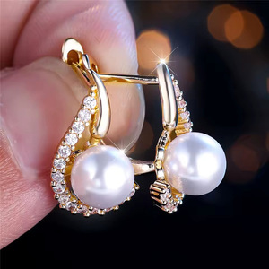 Orecchini curvi da donna, design classico ad arco, accessori per l'orecchio da indossare tutti i giorni - Product Image 2