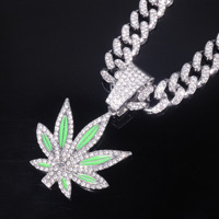 Collier Hip Hop plaqué or avec pendentif feuille de chanvre en alliage et cristal, chaîne torsadée Singapour, style diamant mode