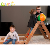 Holz-Kletterdreieck Kinderbett mit Geometrischer Form Modernes Design für Innenräume Herkunft Fujian Unisex-Sets