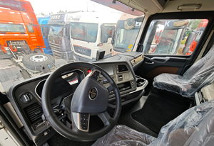 พร้อมจัด<span class=keywords><strong>ส</strong></span>่งรถบรรทุกหัวลาก FAW <span class=keywords><strong>J7</strong></span> 6x4 500 แรงม้า Jiefang พวงมาลัยซ้าย <span class=keywords><strong>เครื่อง</strong></span>ยนต์ดีเซล<span class=keywords><strong>ส</strong></span>ำหรับงานหนัก - Product Image 4