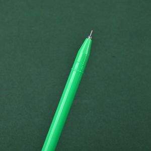 ปากกาเจลหมึกแห้งเร็ว เป็นมิตรกับสิ่งแวดล้อม พร้อมโลโก้สั่งทำ สำหรับเป็นของขวัญต้นคริสต์มาสพลาสติกแบบกำหนดเอง มีสินค้าในสต็อก - Product Image 4