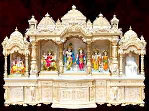 แท่นบูชาไม้สีขาวขนาดใหญ่ ISKCON สำหรับบ้านและห้องสวดมนต์ ออกแบบโดยนักออกแบบชาวอเมริกัน วัดไม้สักขนาดใหญ่สำหรับสหรัฐอเมริกา - Product Image 3