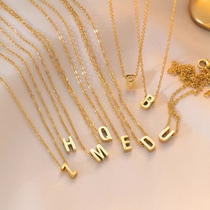 Collar de Acero Inoxidable - Dorado, Diseño Simple, Apto para Mujeres, Colgante de 26 Letras, Collar de Regalo Moderno, Venta al Por Mayor - Product Image 1