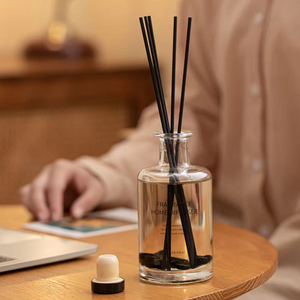 ชุดของขวัญขายส่งพร้อมบรรจุภัณฑ์สุดหรู น้ำหอมปรับอากาศแบบก้านไม้หอม สำหรับของขวัญวันเกิดและของขวัญ<span class=keywords><strong>ขึ้น</strong></span><span class=keywords><strong>บ้าน</strong></span><span class=keywords><strong>ใหม่</strong></span> น้ำหอมปรับอากาศแบบก้านไม้หอมที่ไม่ต้องใช้ไฟ - Product Image 1