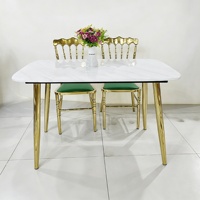 Ensemble de table et chaises de salle à manger en marbre moderne de luxe, chaises en métal, sièges en cuir blanc/vert pour la maison, le restaurant, l'école, le banquet de mariage