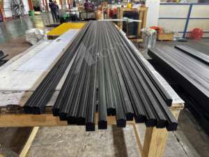 Hiệu suất cao <span class=keywords><strong>uhmwpe</strong></span> băng tải hướng dẫn đường sắt mặc Dải ép đùn nhựa modling cắt dịch vụ chế biến - Product Image 5