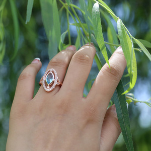 Anello Elegante Placcato in Oro Rosa con Zirconi, Gioiello Moderno per Uso Quotidiano Femminile - Product Image 2