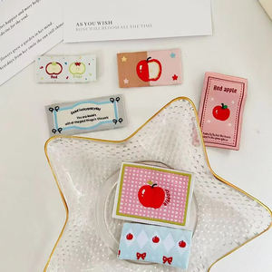 Vente en gros d'étiquettes de vêtements en coton imprimées personnalisées étiquettes de vêtements pliées de haute qualité avec logo de marque livraison rapide - Product Image 3