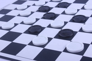 Tùy Chỉnh Deluxe <span class=keywords><strong>Checkers</strong></span> Trò Chơi Với Vương Miện Nhựa Đen Trắng <span class=keywords><strong>Checkers</strong></span> Mảnh - Product Image 2