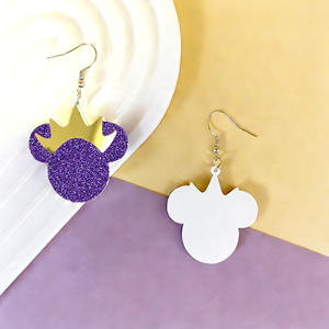 Pendientes de acrílico al por mayor, novedad de Navidad, diseño de ratón de resina con lazo, circulares, estilo anime, para niñas - Product Image 4