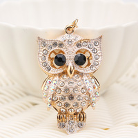 Porte-clés hibou entièrement orné de strass, breloque de sac en alliage doré avec oiseau en cristal pour femme, idéal pour les fêtes et anniversaires, vente en gros