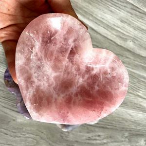 <span class=keywords><strong>Bol</strong></span> <span class=keywords><strong>chantant</strong></span> en <span class=keywords><strong>cristal</strong></span> <span class=keywords><strong>de</strong></span> quartz rose en forme <span class=keywords><strong>de</strong></span> cœur sculpté, artisanat populaire, souvenir <span class=keywords><strong>de</strong></span> mariage, pierre précieuse naturelle en gros - Product Image 4