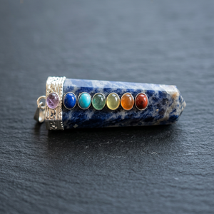Crystalexport.com Vente en ligne de pendentifs plats en sodalite naturelle, modèle Pend-038, faits à la main, pour la guérison, taille 50-55 mm - Product Image 2
