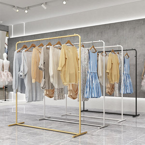 Le portemanteau sur pied pour chambre à coucher est <span class=keywords><strong>un</strong></span> support mobile pour suspendre, ranger et sécher les vêtements. Il est multifonctionnel - Product Image 1