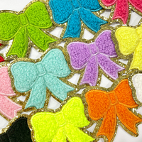 Belle 5cm Arc Conception Fer-sur Brodé Paillettes Chenille Bowknot Patchs pour Enfants Vêtements Couleurs Mixtes Tissu Matériel