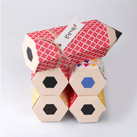 Fournisseur direct de boîtes cadeaux créatives en forme de crayon, colorées et à thème dessin animé, pour les fêtes d'enfants et les cadeaux de la Journée des enfants.