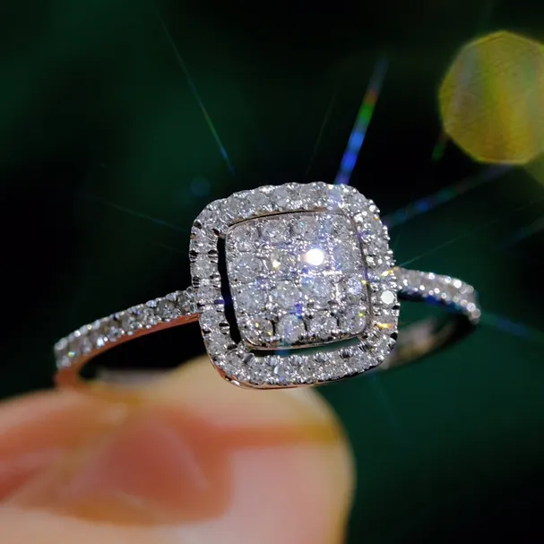 Anello nuziale a grappolo di diamanti naturali in oro reale massiccio 18 carati da 0,35 ct da donna anello da sposa Bling di lusso squisito di ultima moda
