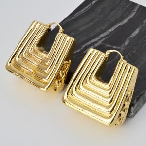 ต่างหูห่วงชุบทอง 14K สไตล์แฟชั่นดูไบ ดีไซน์เรขาคณิตสุดคลาสสิกสำหรับผู้หญิง - Product Image 1