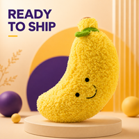 Peluche en gros en forme de banane, rembourrage en coton PP, cadeaux de fêtes, emballage personnalisé, mascotte en peluche