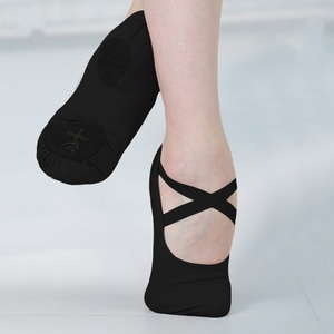 รองเท้าเต้นรำแบบสวมสำหรับผู้ใหญ่และเด็ก พื้นนุ่ม ยืดหยุ่น ระบายอากาศได้ดี สวมใส่สบาย ดีไซน์ทรงเล็บแมว เหมาะสำหรับฝึกบัลเลต์ ผลิตจากวัสดุแท้ - Product Image 4