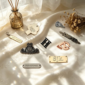 Etiquetas de Metal con Logotipo Personalizadas, de Aleación de Zinc Pulido, Cortadas con Láser, Ecológicas, Entrega Rápida, Etiquetas al por Mayor para Camisetas, Chaquetas y Suéteres - Product Image 2