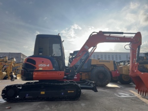 Excavatrice sur chenilles Kubota U55-4 d'occasion à prix avantageux, faible consommation de carburant, taille compacte, idéale pour les travaux agricoles, l'aménagement paysager et les chantiers urbains étroits. - Product Image 1