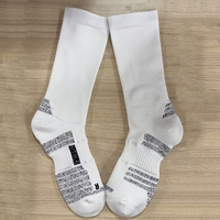 Chaussettes de basketball personnalisées OEM pour hommes, chaussettes pour étudiants, chaussettes en tissu éponge pour jeunes et enfants, chaussettes de course en tube, chaussettes de performance pour hommes