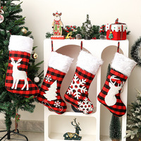 Calcetines Navideños con Borde de Peluche, Renos Bordados, Árbol, Copos de Nieve, Bolsa de Regalo Colgante para Chimenea, Decoración Navideña para el Hogar