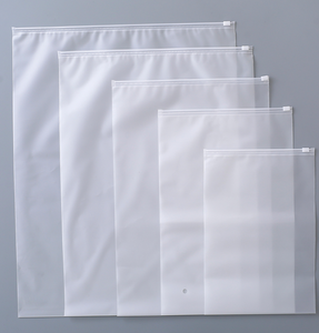 Housses de vêtements transparentes suspendues avec fermeture éclair pour costumes de danse, protection anti-poussière en plastique pour organisateur de <span class=keywords><strong>placard</strong></span> - Product Image 1
