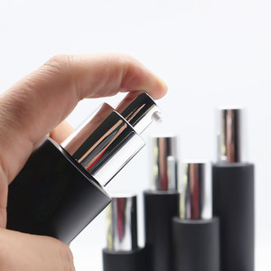 20ml 30ml 50ml 60ml 80ml 100mL 120ml Botella de vidrio de loción negra personalizada vacía con tapa de bomba de suero Juego de cosméticos 30g 50g Botes de crema - Product Image 4