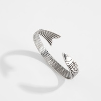 Bracelet manchette empilable vintage en métal sculpté et gaufré motif poisson pour femme, style ethnique, accessoire de poignet tendance, bijoux cadeaux
