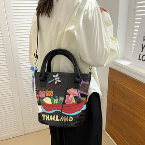 Bolso Tote Casual Portátil con Estampado de Cocodrilo, Bordado a Mano, Contraste de Color, Cierre de Cremallera, Forro de Poliéster Extraíble - Product Image 5