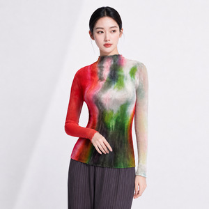 Chemisier plissé Miyake <span class=keywords><strong>pour</strong></span> femme, coupe ajustée, col montant, manches longues, imprimé abstrait artistique, haute couture, collection automne 2026, directement de l'usine - Product Image 1